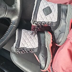 Carter's winter boots